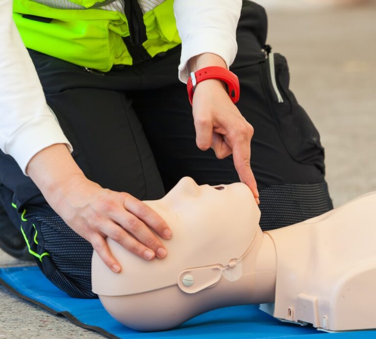 CPR training with dummy